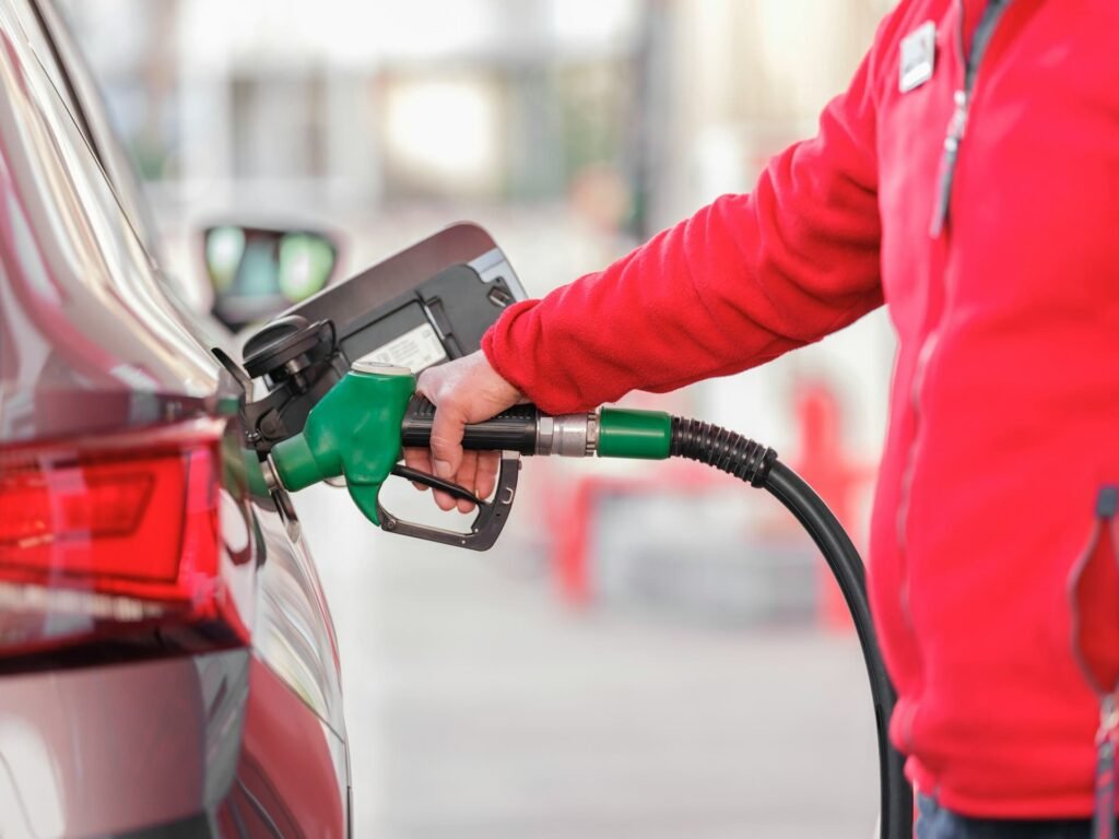 fuel prices likely to rise from february 1 fuel-prices-increase-february-1-pakistan